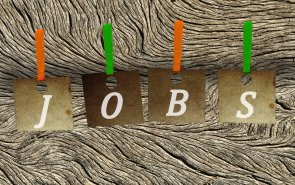 Auf dem Foto erkennt man den Schriftzug "Jobs"